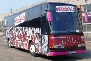 latvijas-hokeja-fanu-autobuss-2011-1.JPG