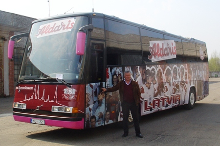latvijas-hokeja-fanu-autobuss-2011-2.JPG